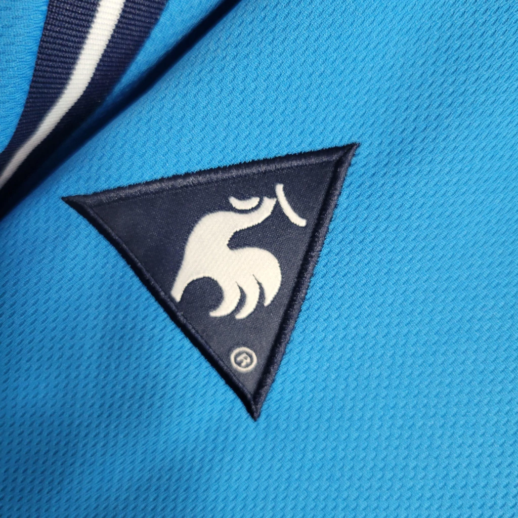 Camisa do Manchester City Retrô 2001-2002 Camisa do Manchester City Retrô 2001-2002