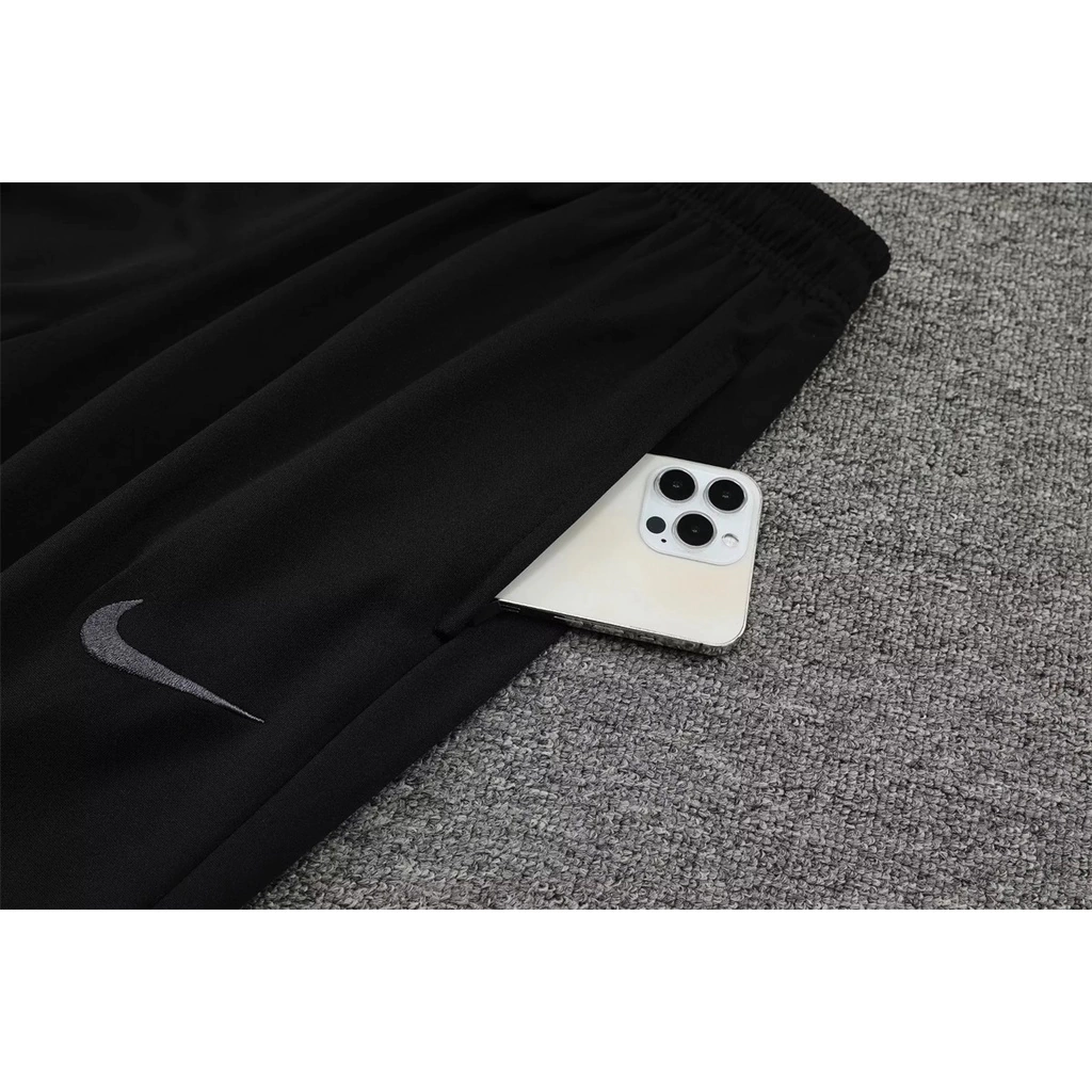 Conjunto Casaco e Calça do Barcelona 2022-2023 Conjunto Casaco e Calça do Barcelona 2022-2023