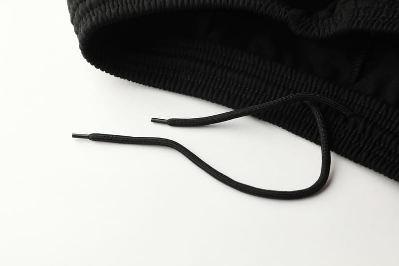 Conjunto Casaco e Calça do Barcelona 2021-2022 Conjunto Casaco e Calça do Barcelona 2021-2022