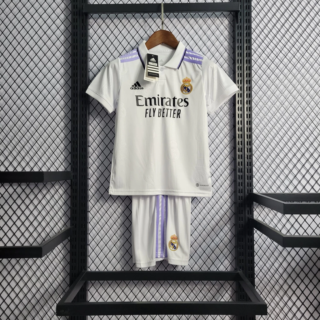Kit de Uniforme Infantil do Real Madrid I 2022-2023 Kit de Uniforme Infantil do Real Madrid I 2022-2023