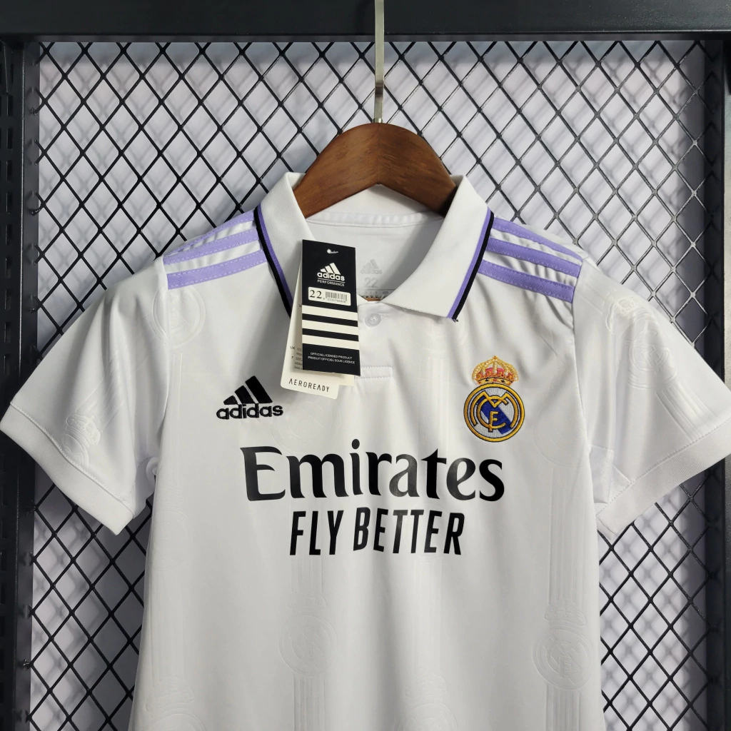 Kit de Uniforme Infantil do Real Madrid I 2022-2023 Kit de Uniforme Infantil do Real Madrid I 2022-2023