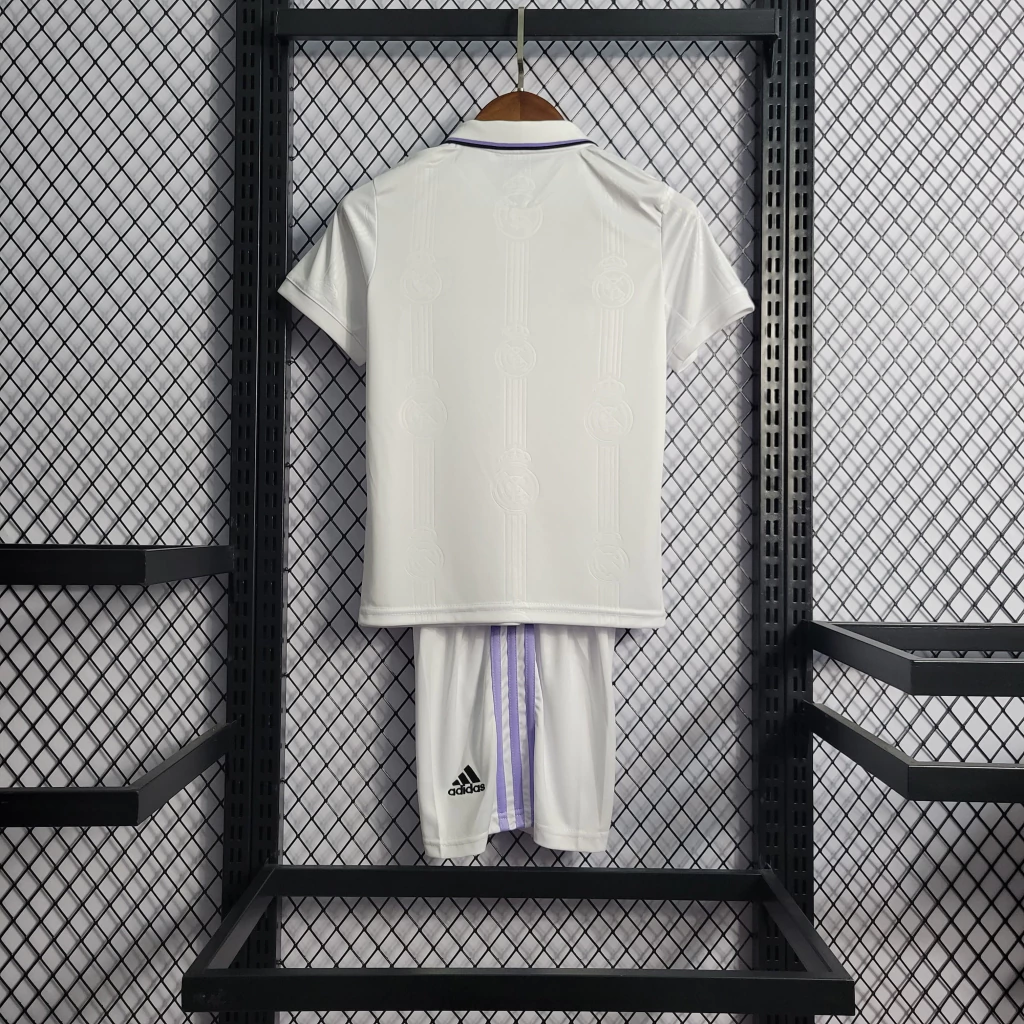 Kit de Uniforme Infantil do Real Madrid I 2022-2023 Kit de Uniforme Infantil do Real Madrid I 2022-2023