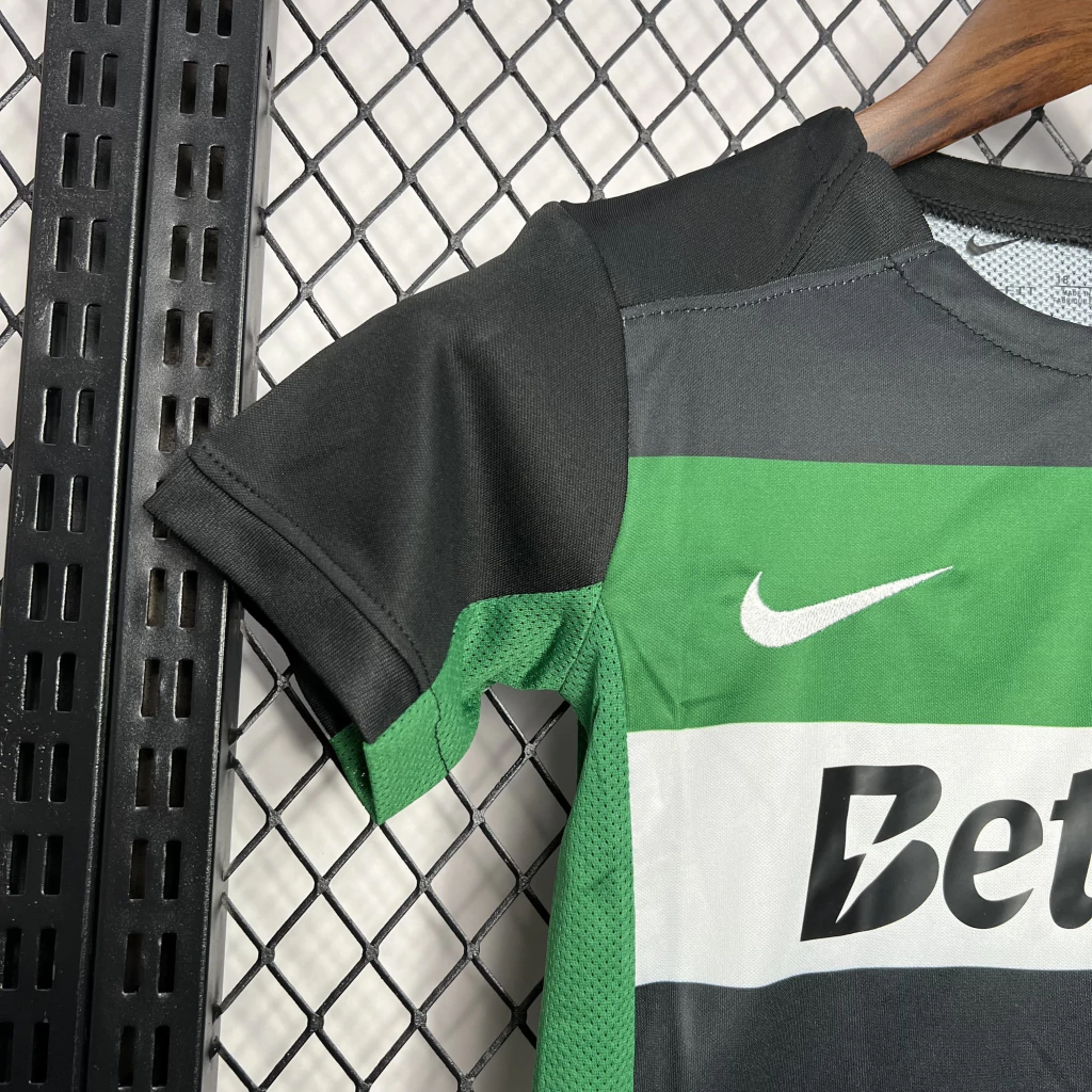 Kit de Uniforme Infantil do Sporting I 2024-2025 Kit de Uniforme Infantil do Sporting I 2024-2025